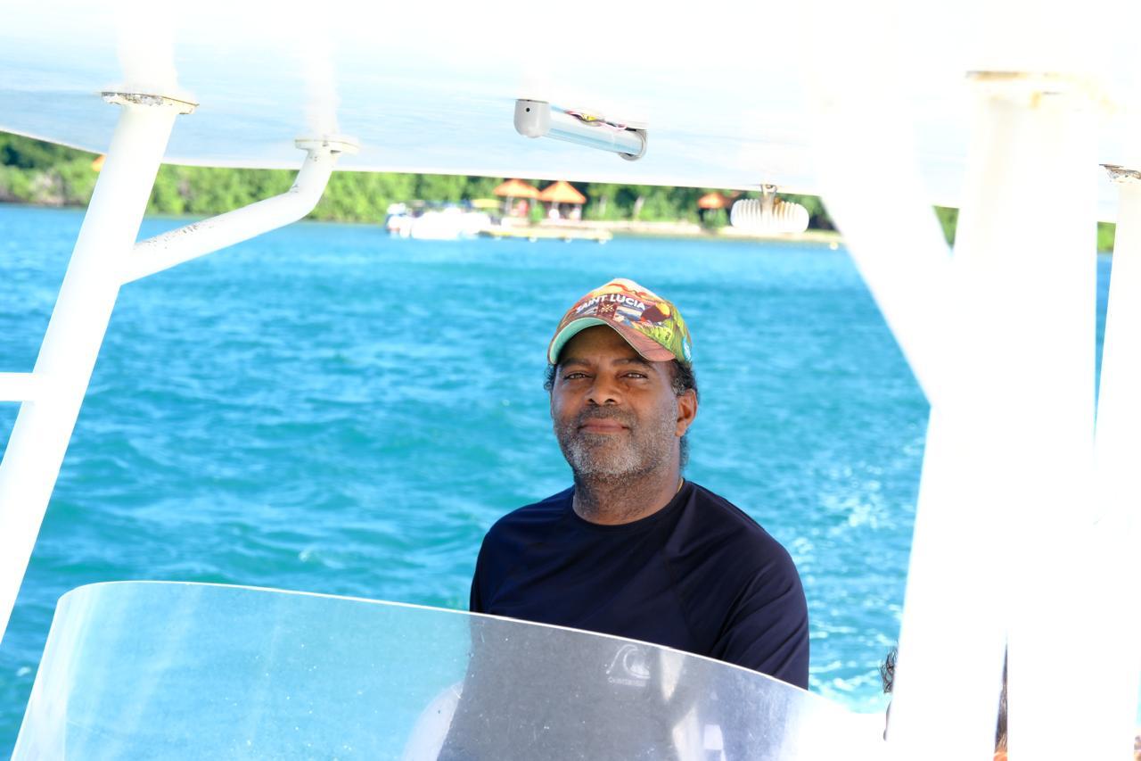 Capitaine Olivier au poste de pilotage